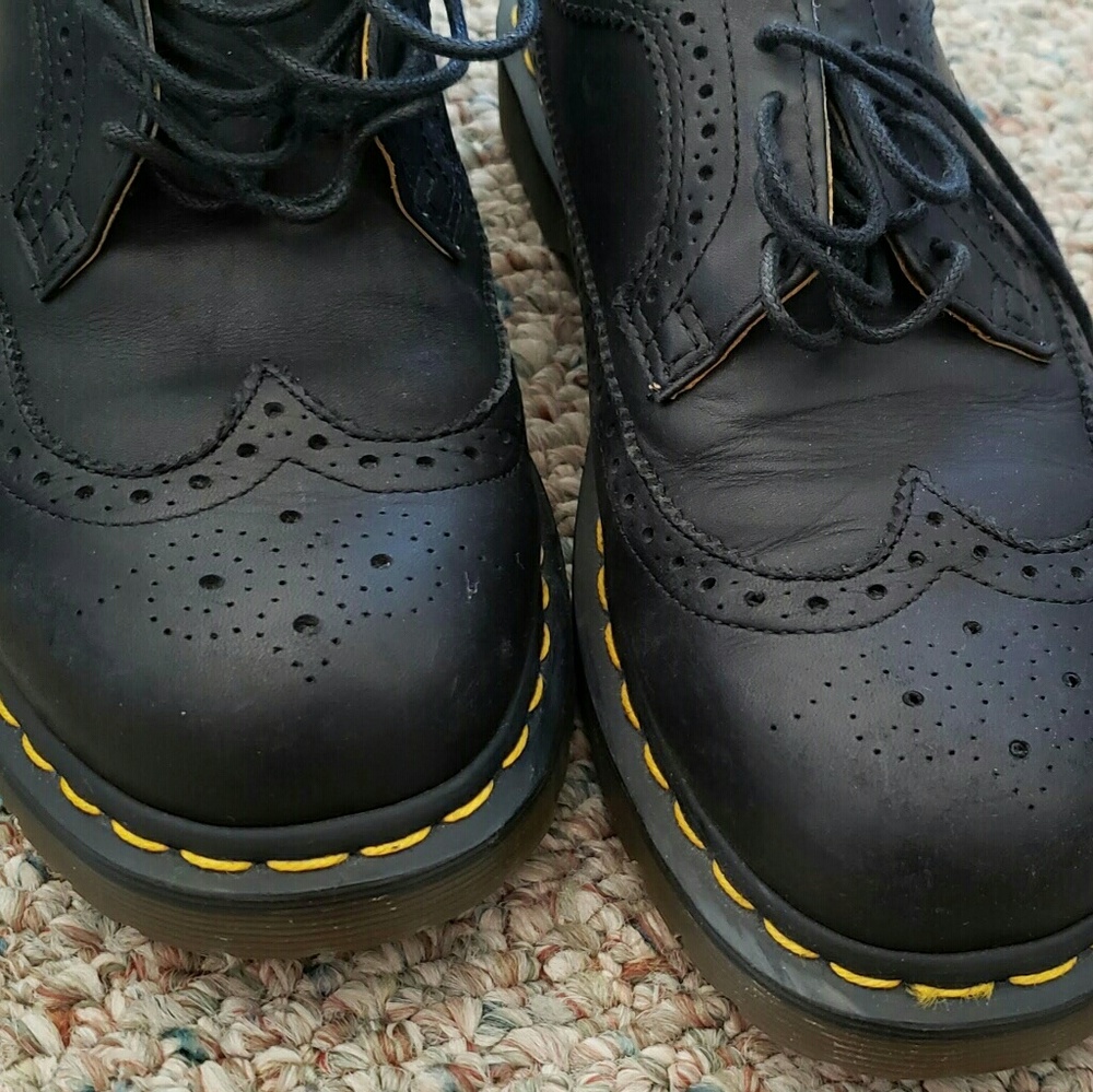 New suede Dr Marten wingtips Sz 7UK 41Eu